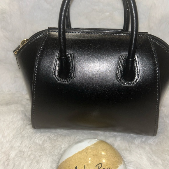 Givenchy Toy Antigona - Picture 7 of 16